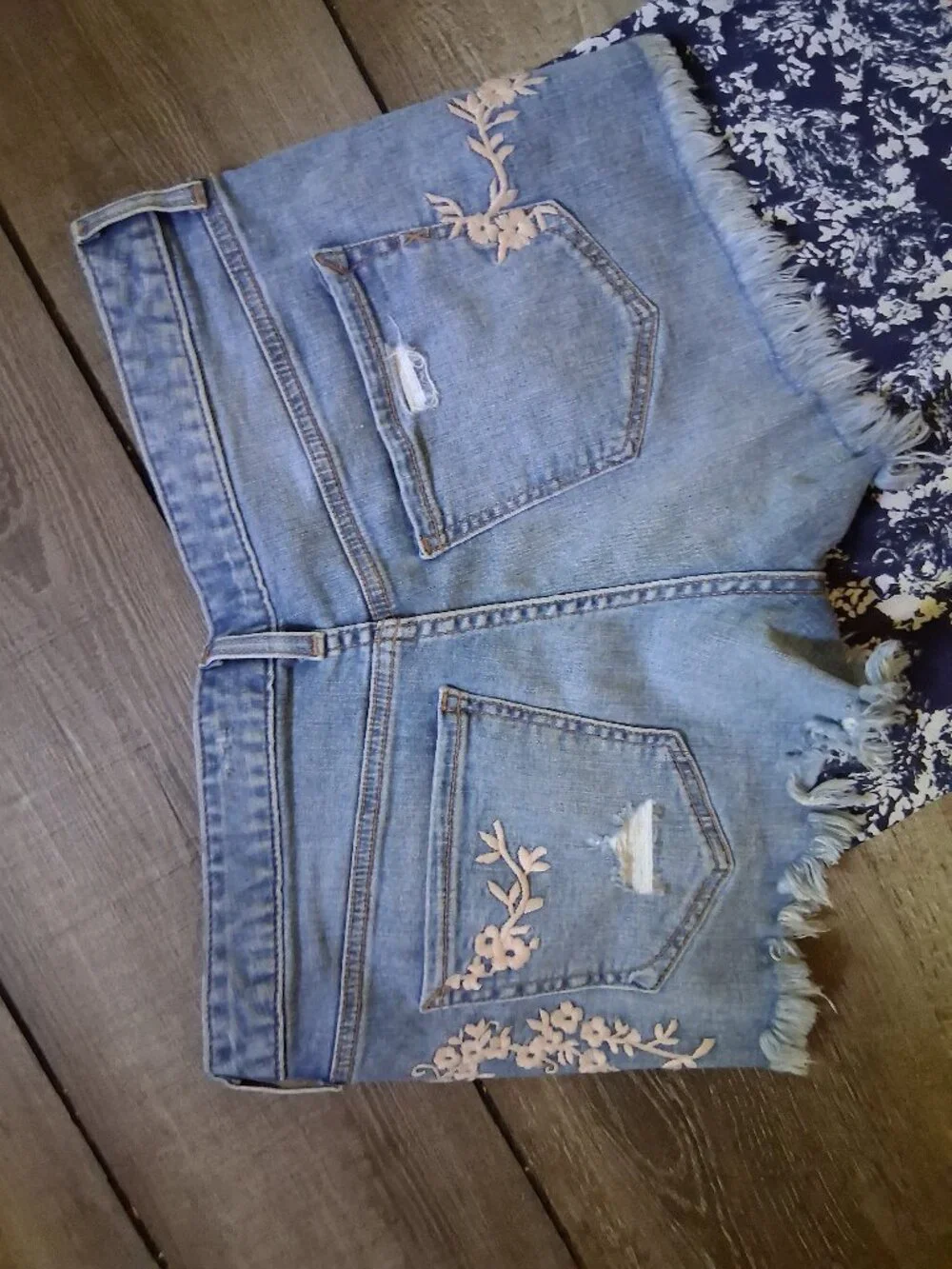 Express Shorts Denim w/ pink embroidered Flowers 8 + free Sleeveless Top S